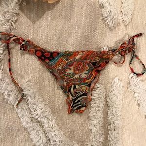 Flattering cheeky bottoms